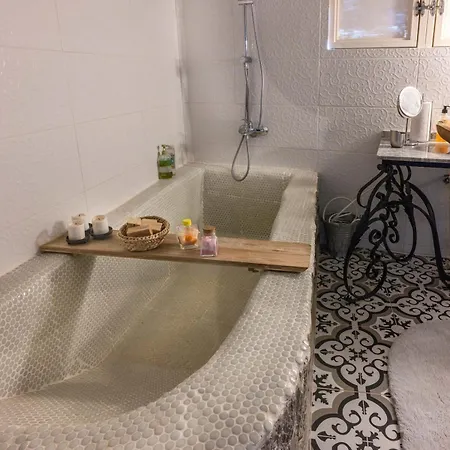 Teos Retreat Houses-passiflora * 伊兹密尔