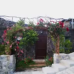 Teos Retreat Houses-passiflora 伊兹密尔