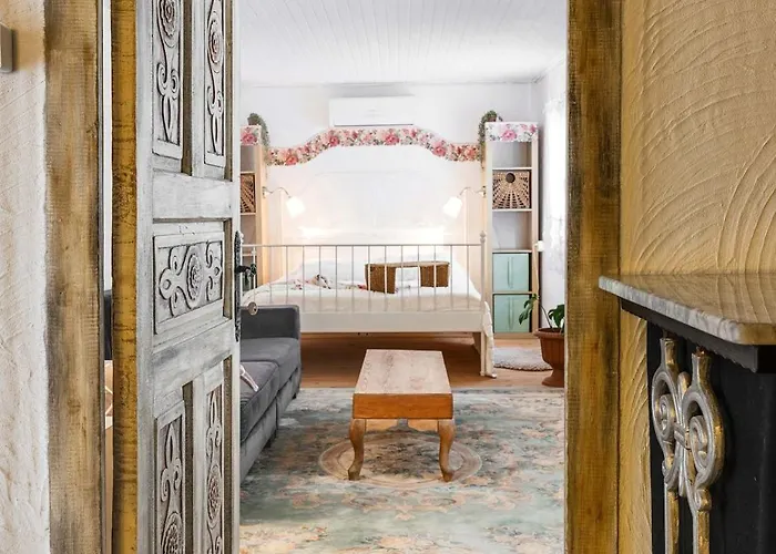 Teos Retreat Houses-passiflora 이즈미르