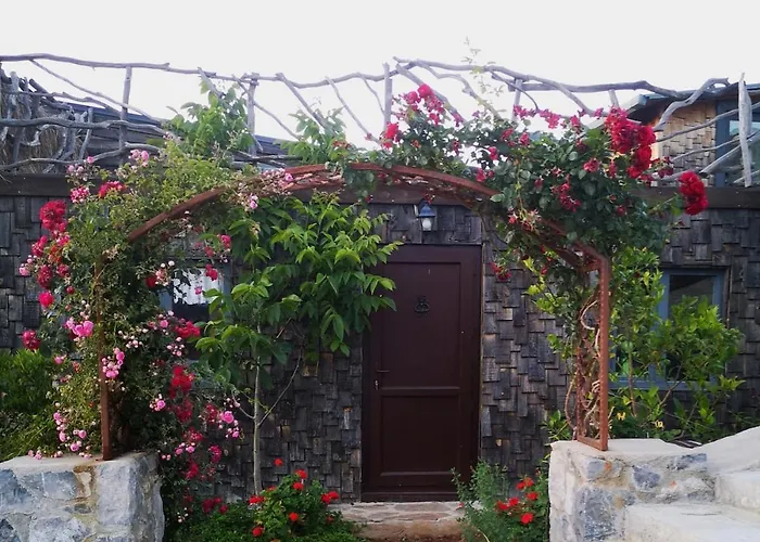 Teos Retreat Houses-passiflora 이즈미르